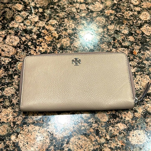 Tory Burch Handbags - Tory Burch Wallet Large